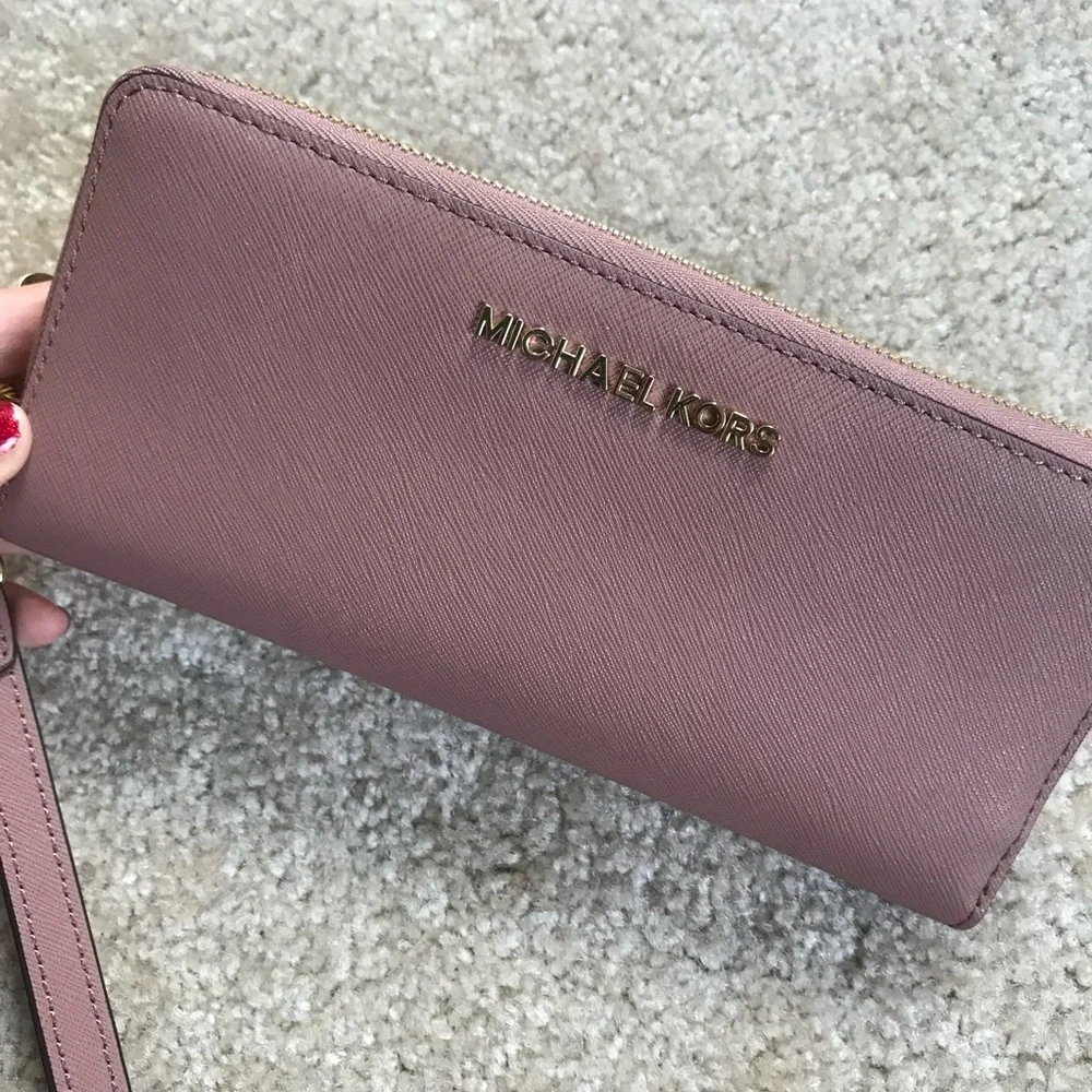 Michael Kors classic large wallet wristlet NWT